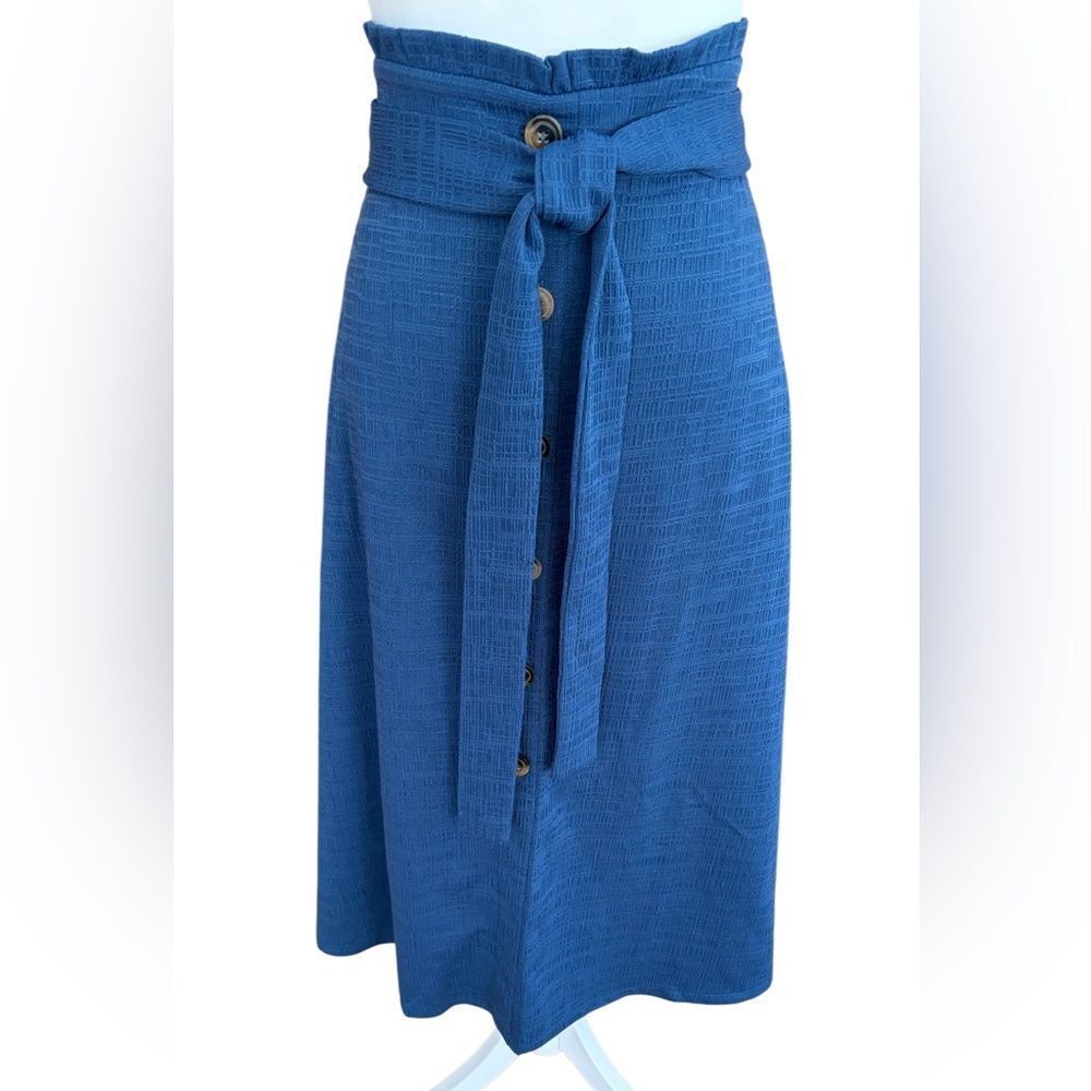 Soho Apparel Textured Blue Button Front Midi Skirt size XL.